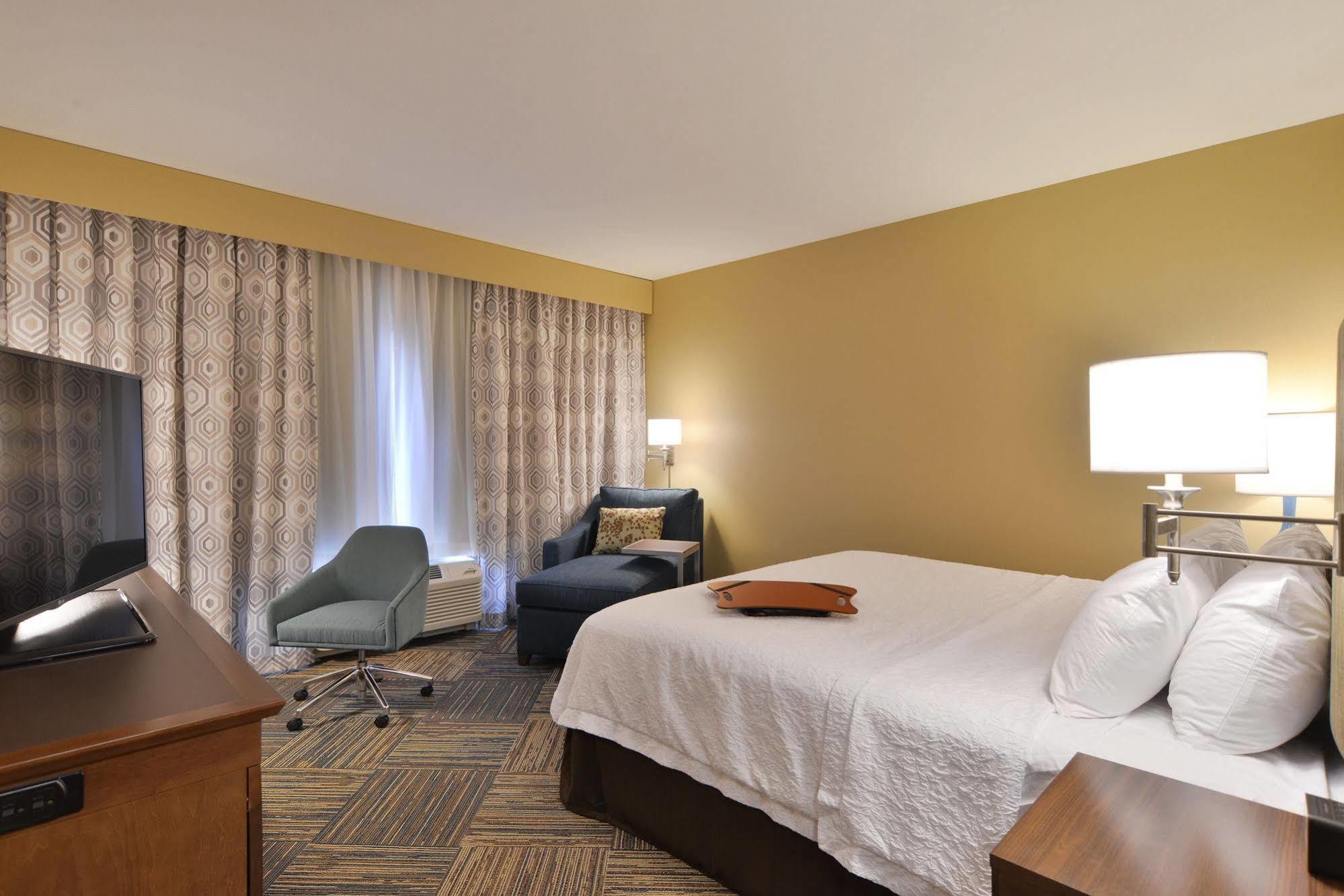 Hampton Inn & Suites Chippewa Falls Dış mekan fotoğraf